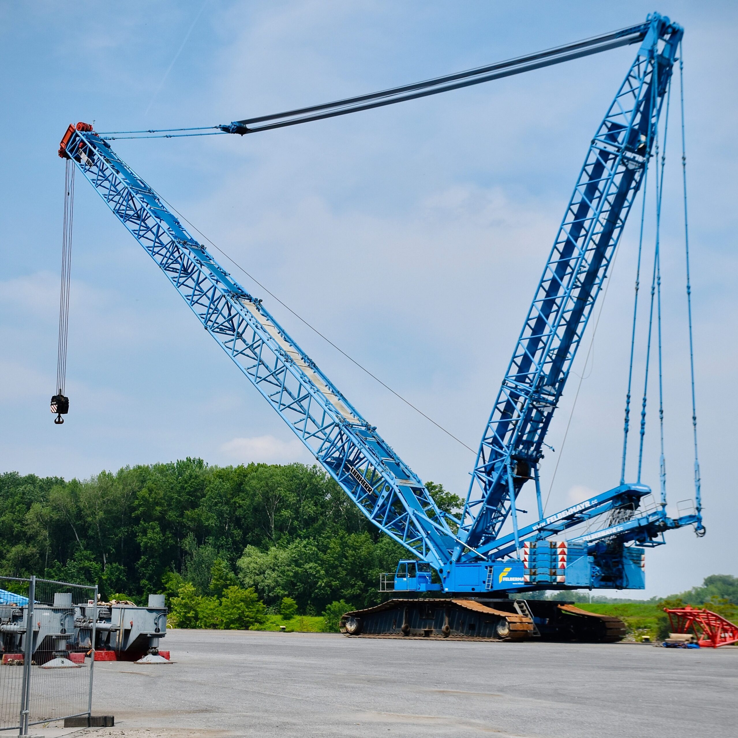 Lift crane